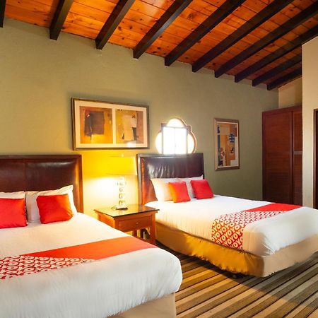 Oyo Hotel Hacienda Don Luis, Rosarito Exterior foto A typical hotel room