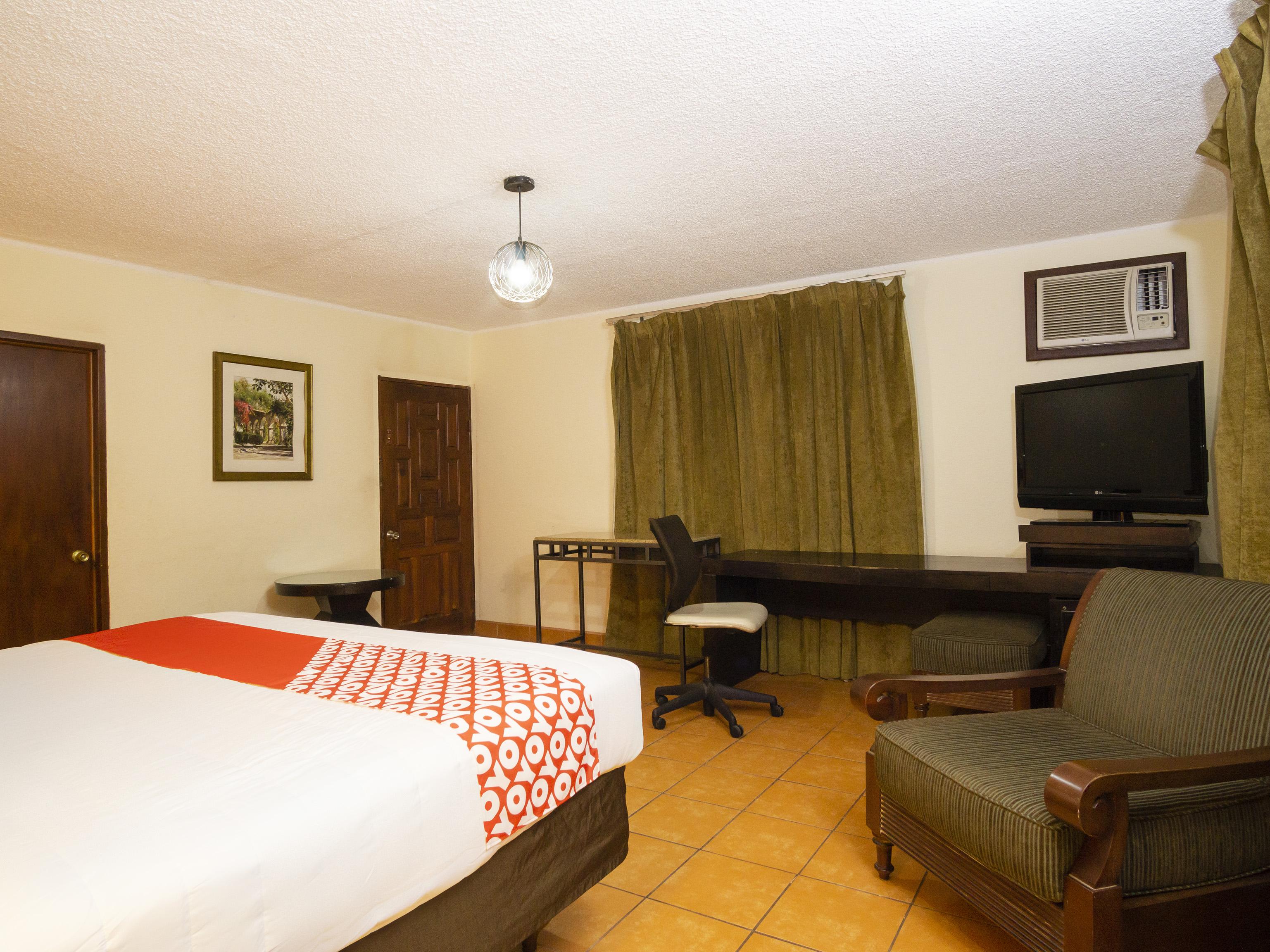 Oyo Hotel Hacienda Don Luis, Rosarito Exterior foto A typical room at the hotel