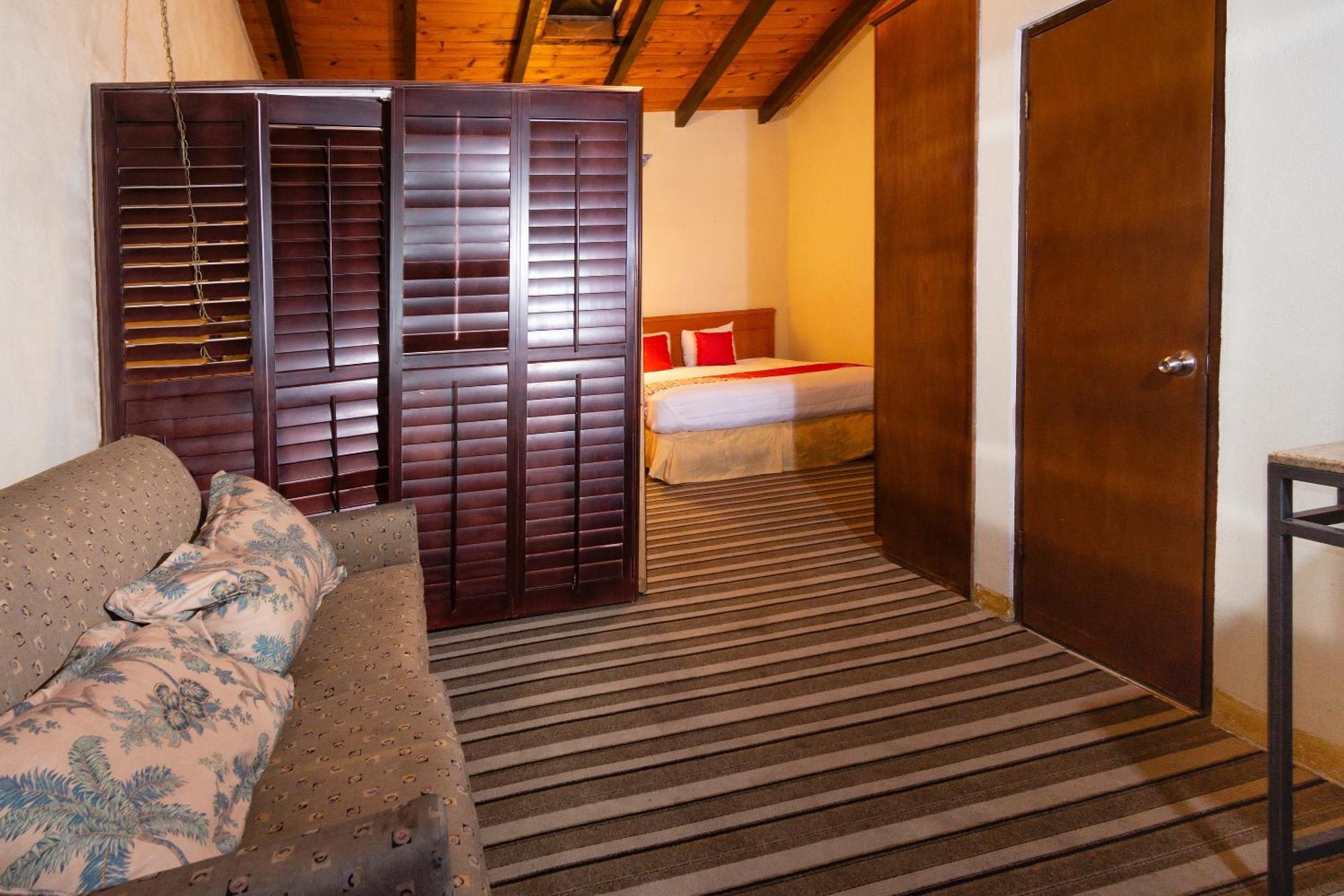 Oyo Hotel Hacienda Don Luis, Rosarito Exterior foto A room at the hotel