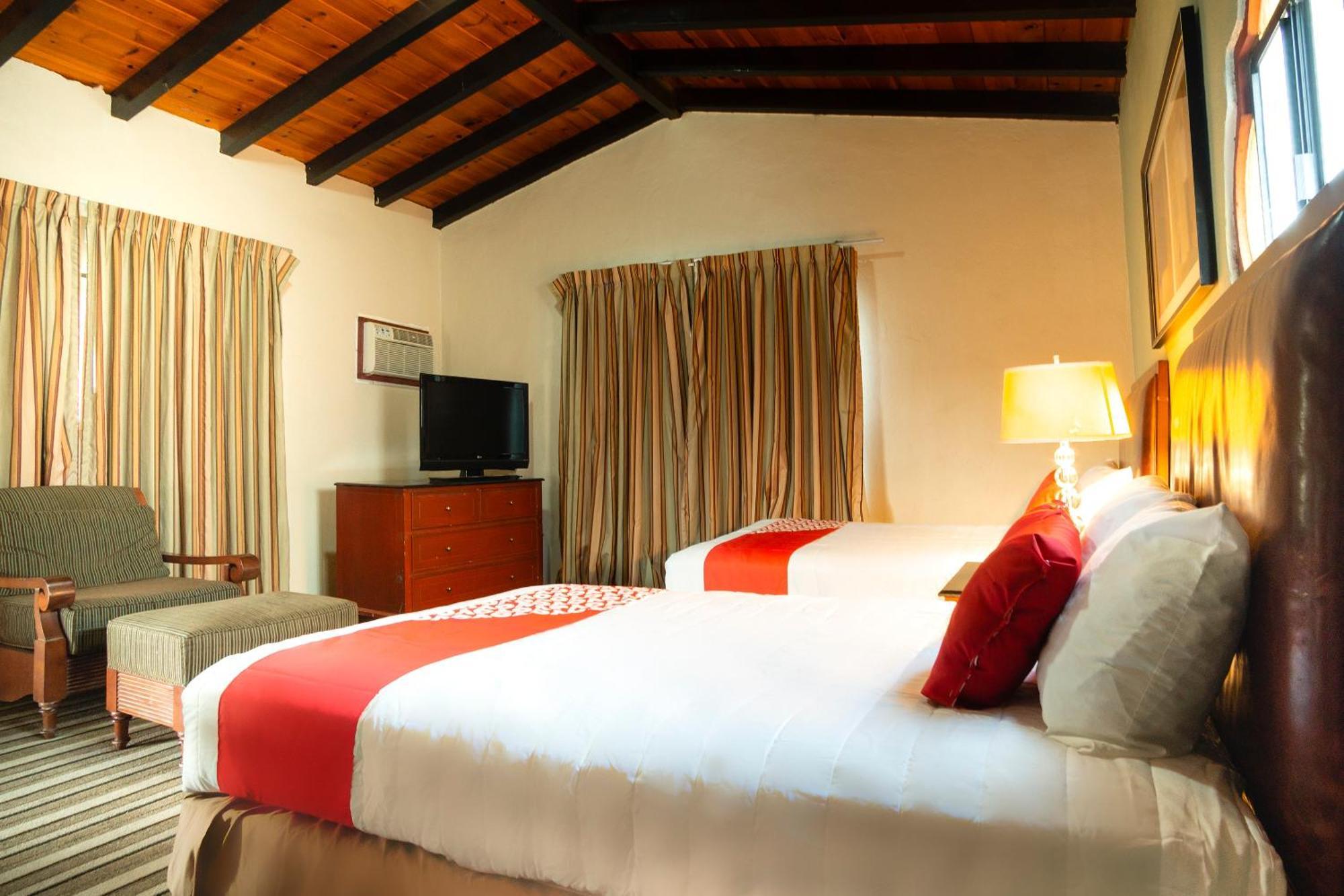 Oyo Hotel Hacienda Don Luis, Rosarito Exterior foto A room at the hotel