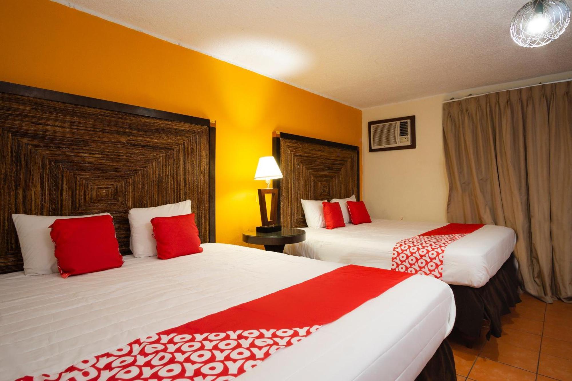 Oyo Hotel Hacienda Don Luis, Rosarito Exterior foto A typical OYO hotel room in Mexico City