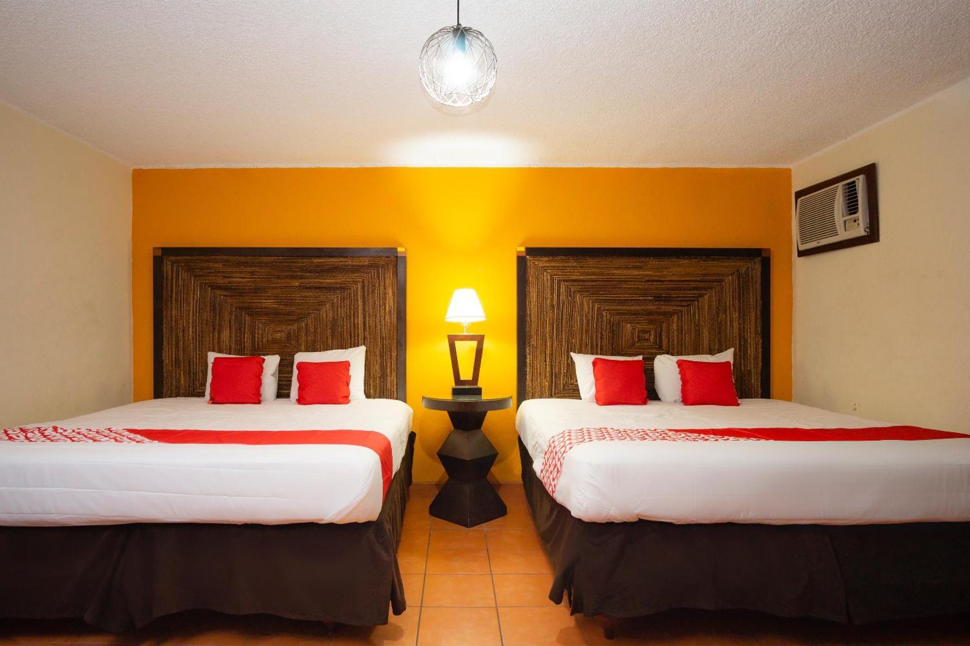 Oyo Hotel Hacienda Don Luis, Rosarito Exterior foto A typical OYO hotel room in Mexico City