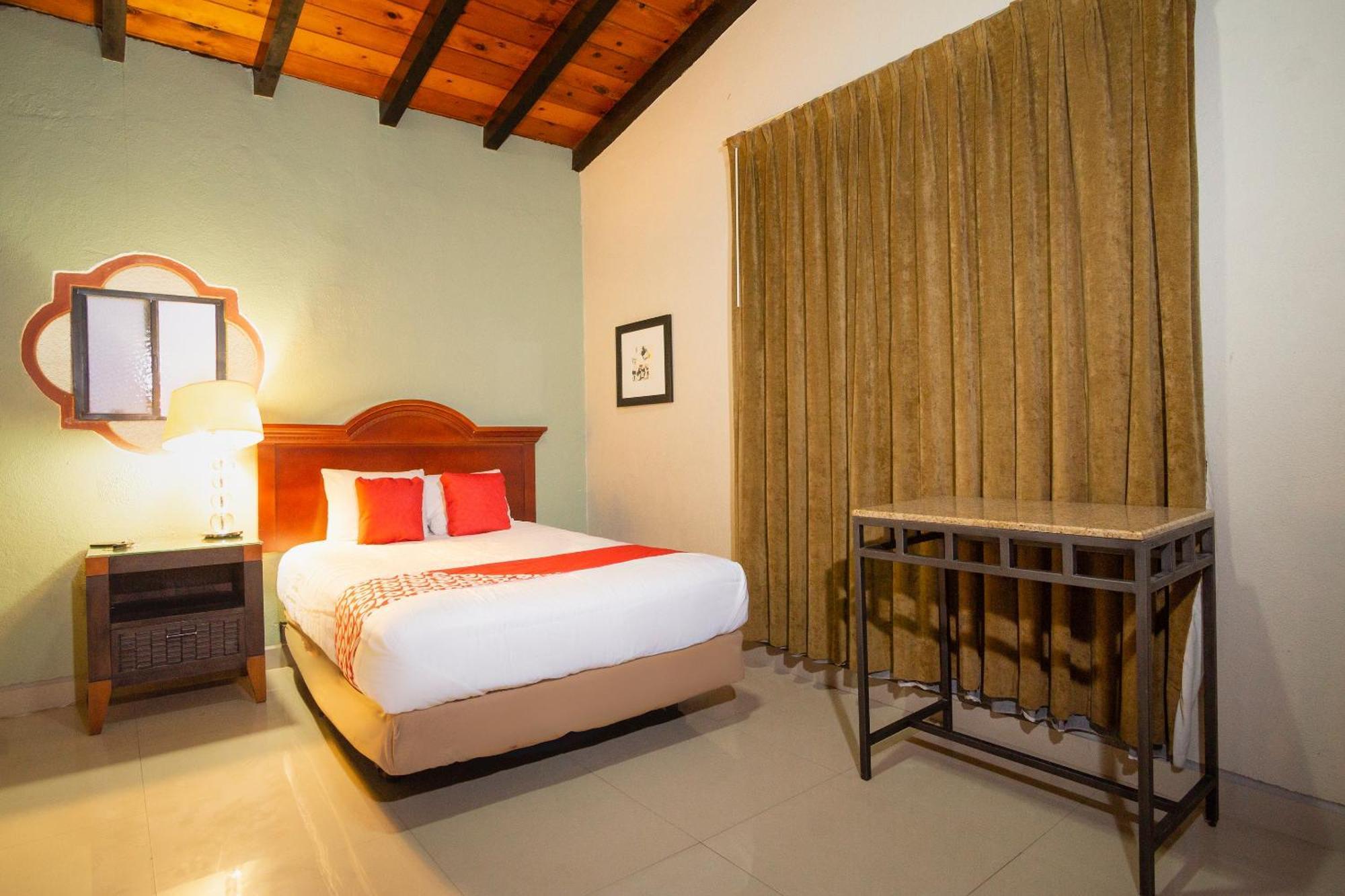 Oyo Hotel Hacienda Don Luis, Rosarito Exterior foto A bedroom at the hotel